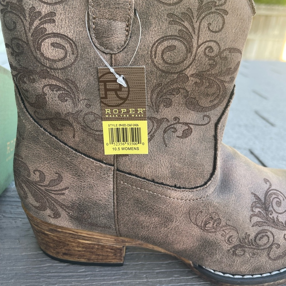 Brand new so cute and so comfortable roper booties!!! 🫶🏻🫶🏻❤️❤️ - Picture 7 of 9